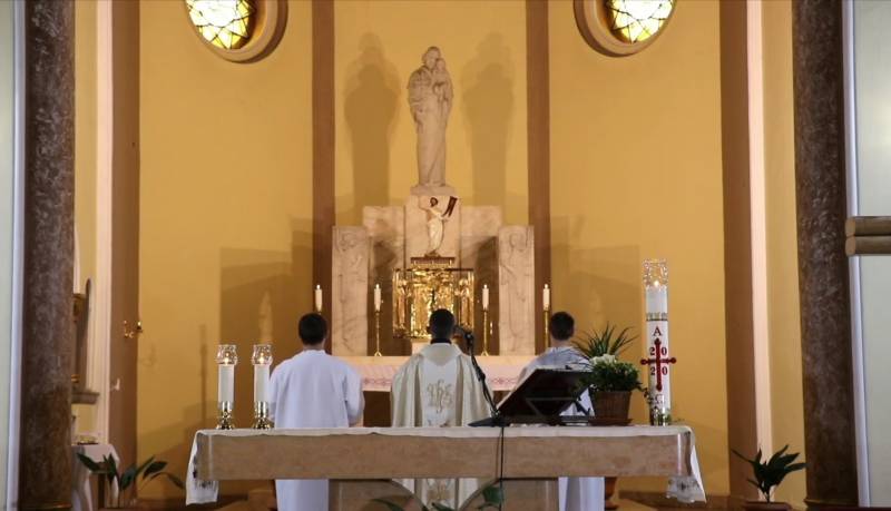 Gyárváros_oltár 2.jpg